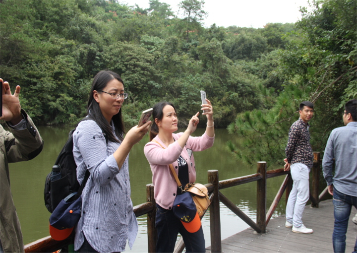 華振機(jī)械天目湖旅游拍照留念